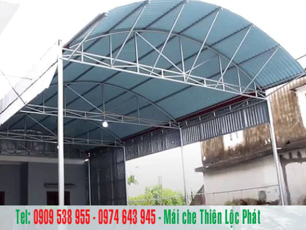 Thi công mái vòm tôn trước nhà: Xây dựng một không gian hoàn hảo 4 mai vom ton truoc nha dep